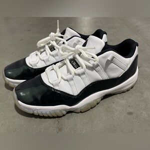 Jordan 11 Retro Low Iridescent.